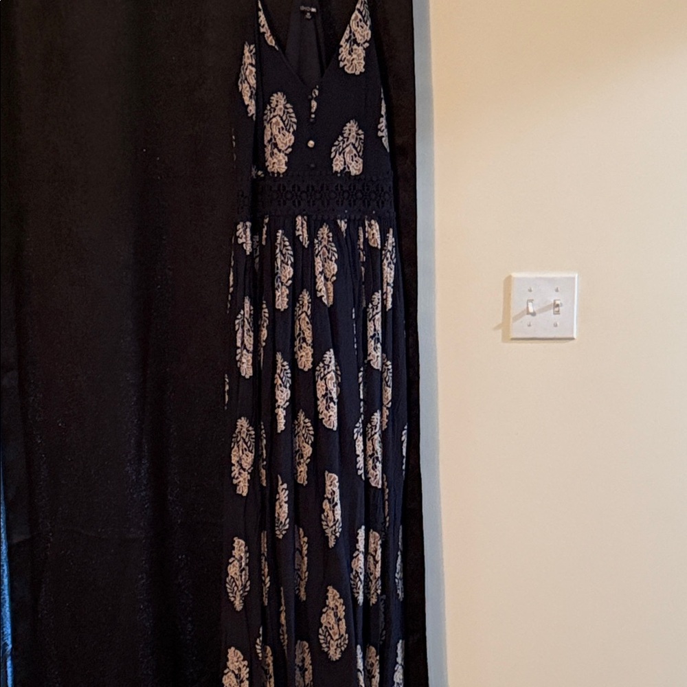 Elegant Navy and Cream Maxi Dress